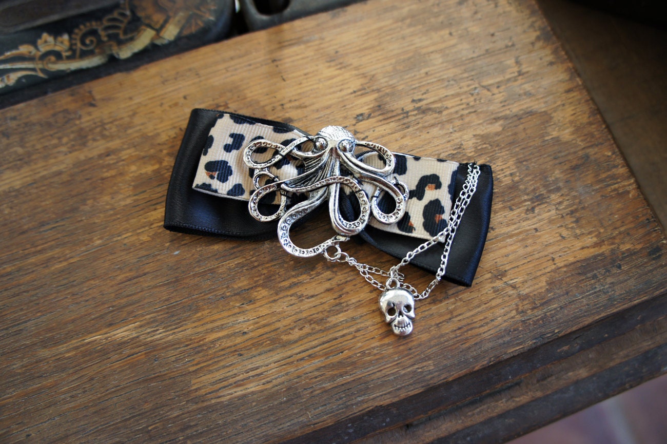 Olivia Paige - Rockabilly leopard hair bow Brooch Octopus chain with skull