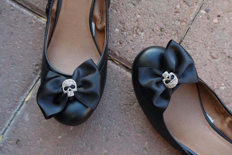 Olivia Paige - Black satin bows shoe Clips Skulls
