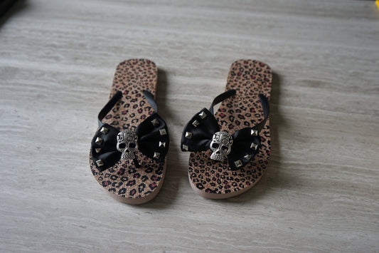 Skull Shoe Bows: Pin Up Rockabilly Flip Flops