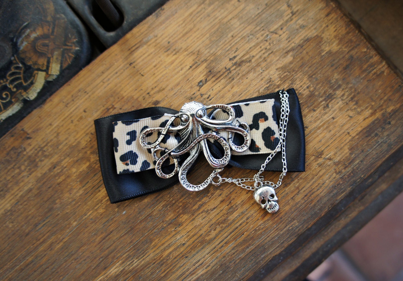 Olivia Paige - Rockabilly leopard hair bow Brooch Octopus chain with skull