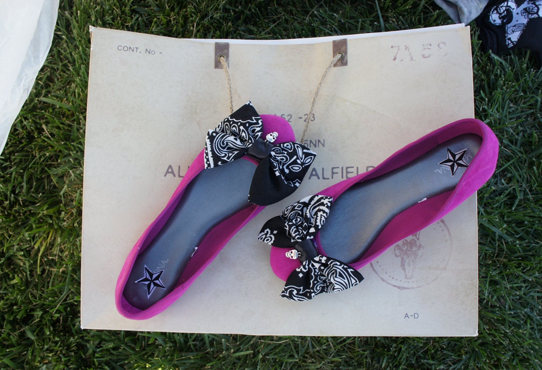 Olivia Paige - Pin Up skull skeleton  rockabilly Bandana Bows SHOE CLIPS