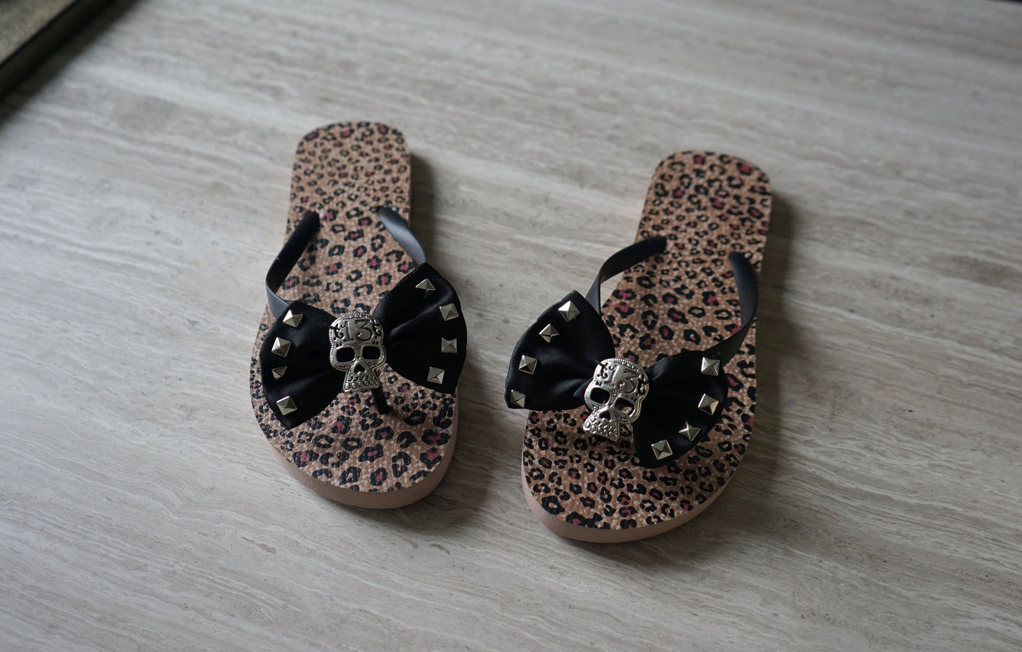 Skull Shoe Bows: Pin Up Rockabilly Flip Flops