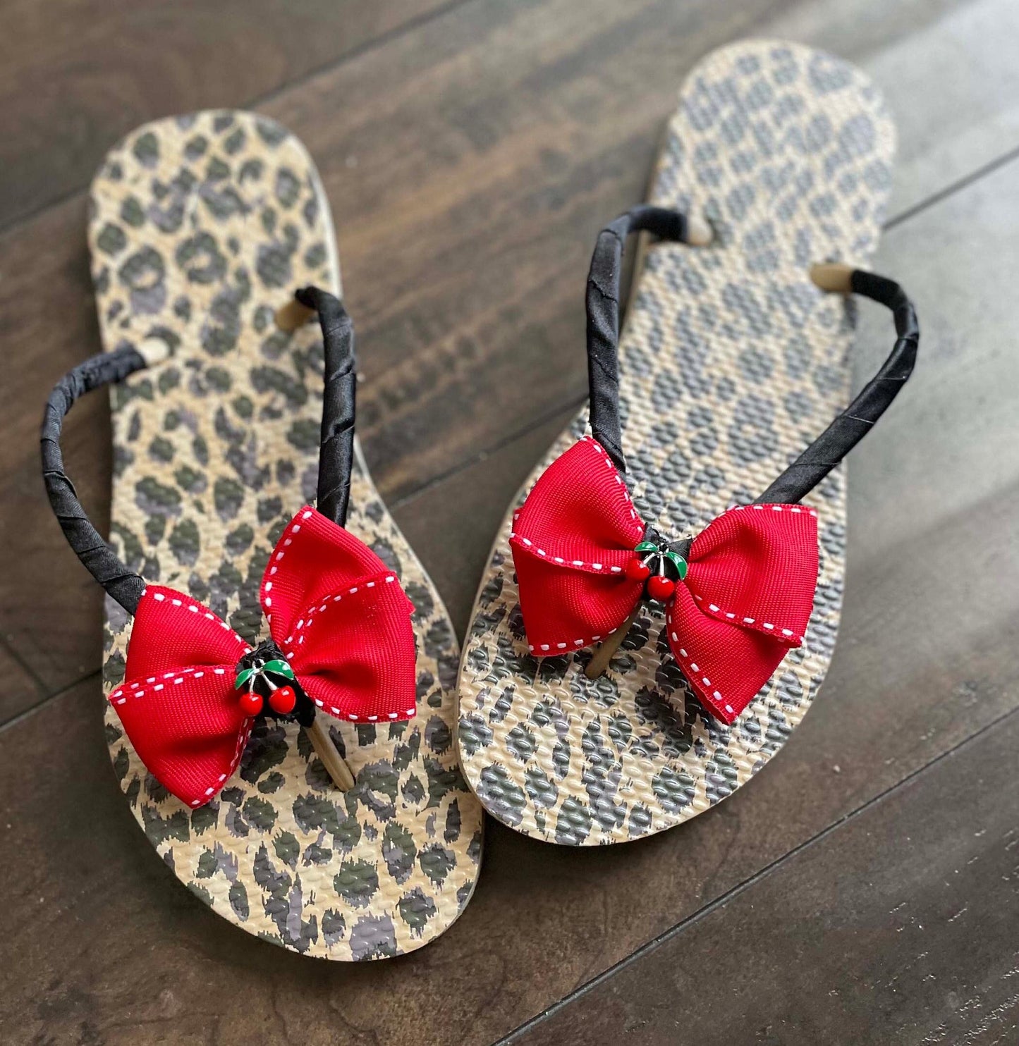 Leopard Flip Flops: Pin Up Rockabilly Cherry Bow Shoes