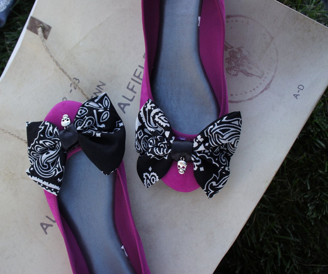 Olivia Paige - Pin Up skull skeleton  rockabilly Bandana Bows SHOE CLIPS