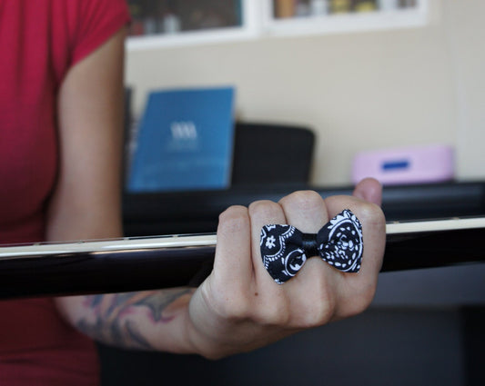 Olivia Paige - Pin up Bow bandana Rockabilly ring