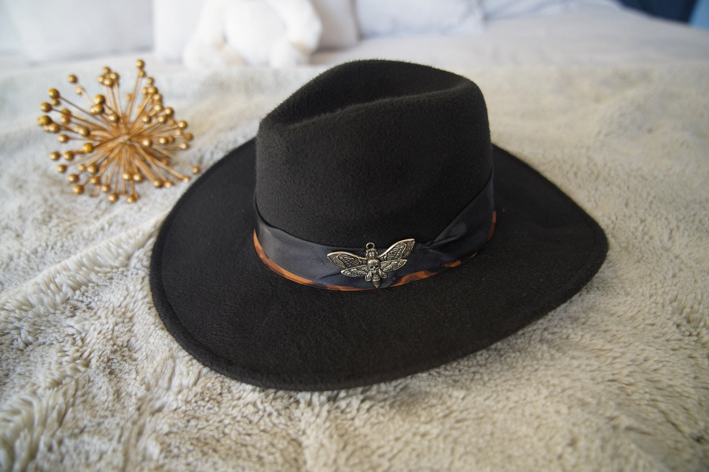 Olivia Paige - Fedora felt hat with satin ribbon Skull moth