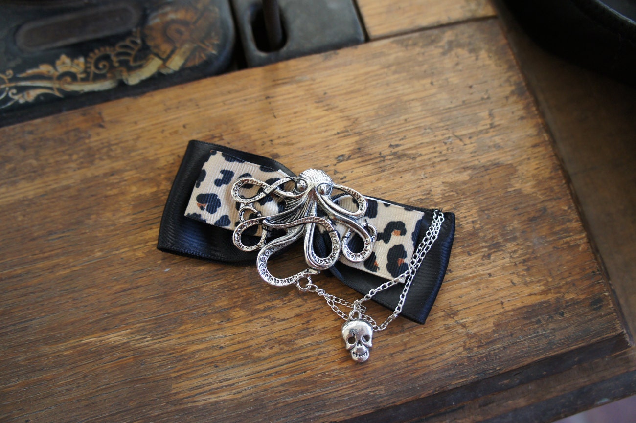 Olivia Paige - Rockabilly leopard hair bow Brooch Octopus chain with skull