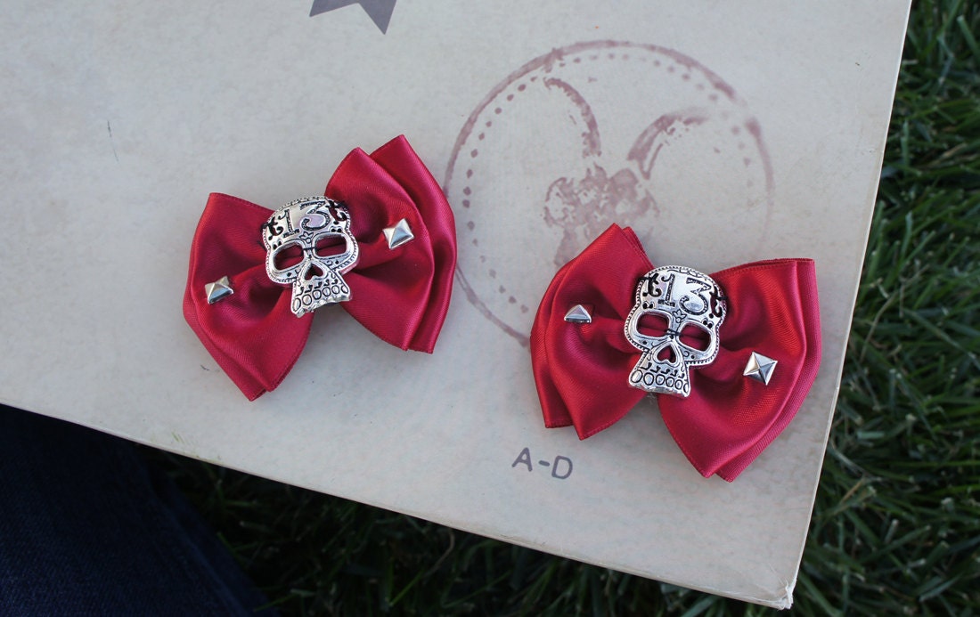 Olivia Paige - Red satin Bow Sugar skull shoe Clips Pyramids